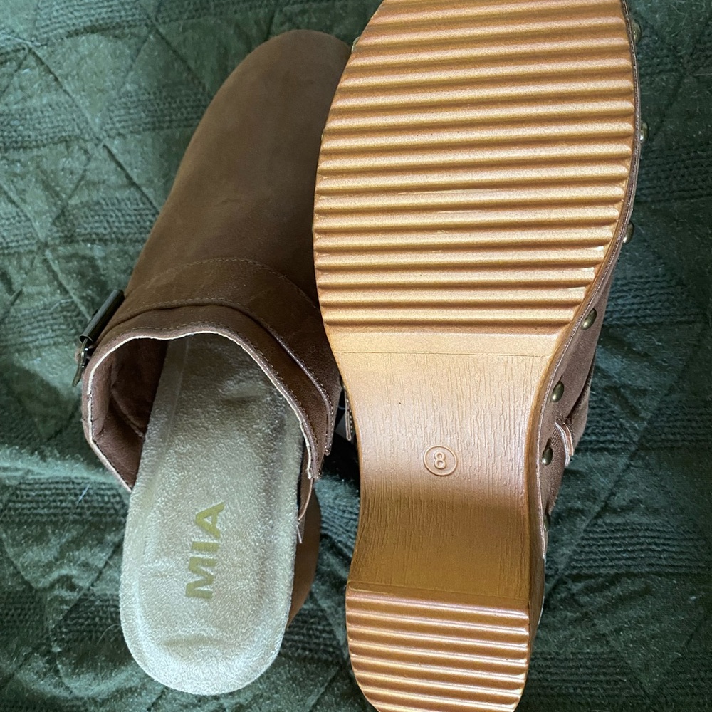 Brown clogs never worn